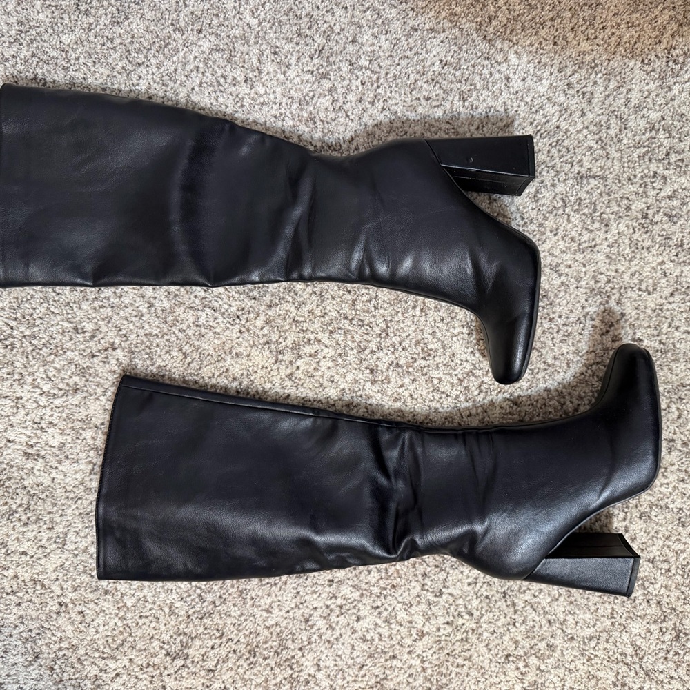 Women's Black Knee-High Block Heel Boots